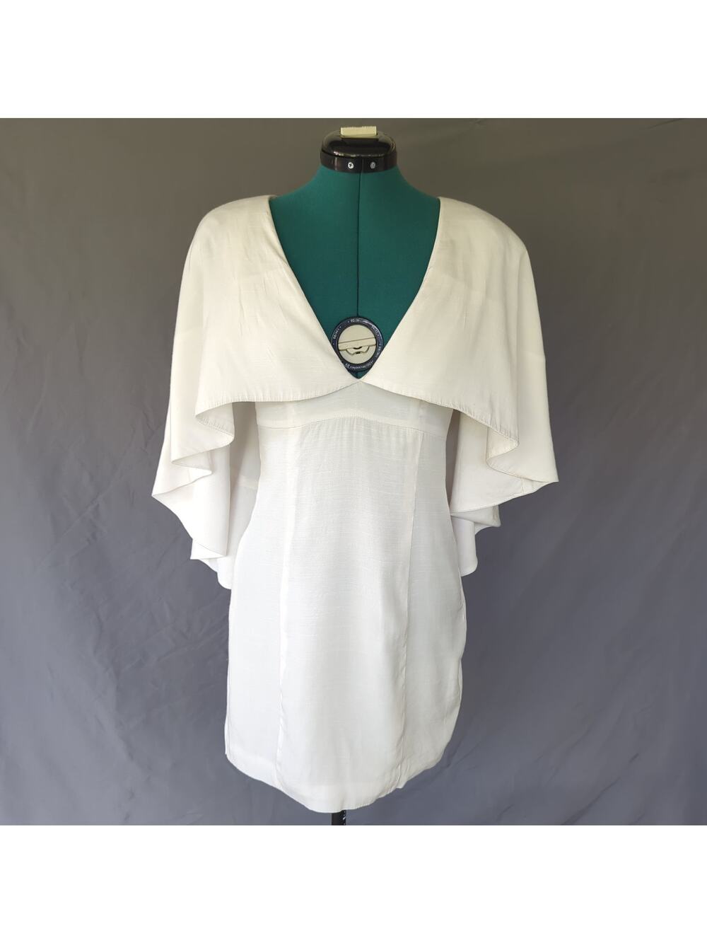 THE JETSET DIARIES Ivory Cape Sleeve Mini Dress Size Small